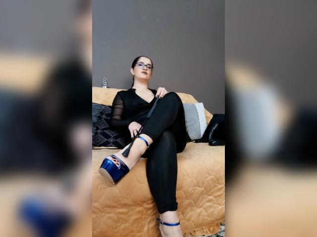 Welcome to cammodel profile for QueenJuliaA: Leather