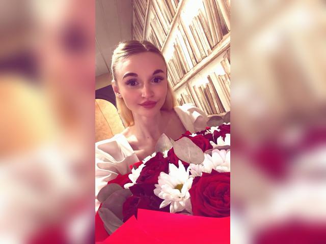 Adult chat with MilaLux: Nails