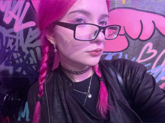 Adult chat with RoxySun: Piercings & tattoos