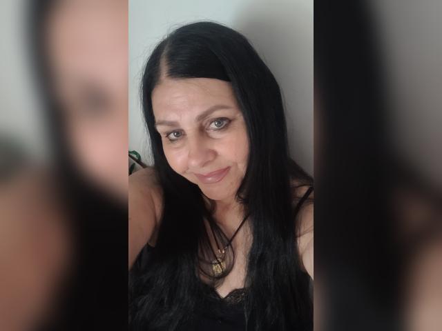 Find your cam match with Maurelle: Ask about my Hobbies