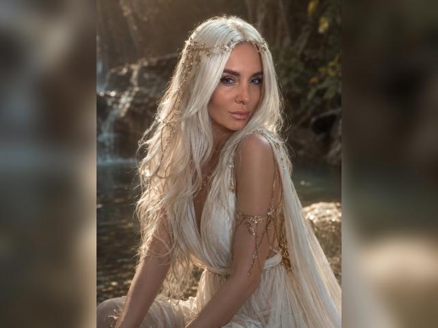 Explore your dreams with webcam model SylviMystic: Outfits