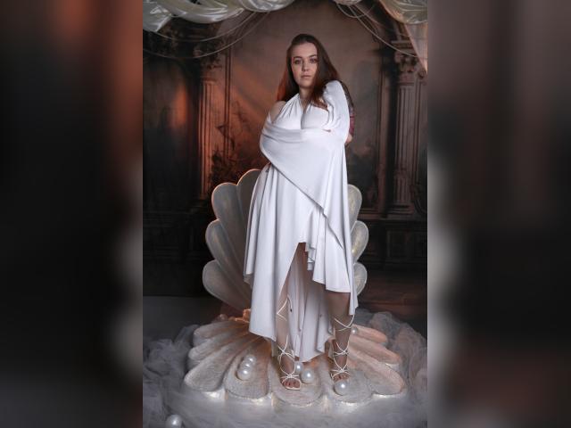 Welcome to cammodel profile for EsmeraldaWatson: Legs, feet & shoes
