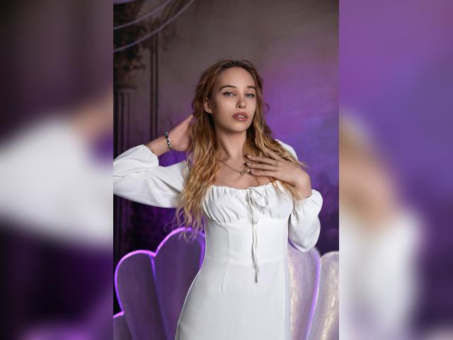 Welcome to cammodel profile for LinaLewitt: Kissing