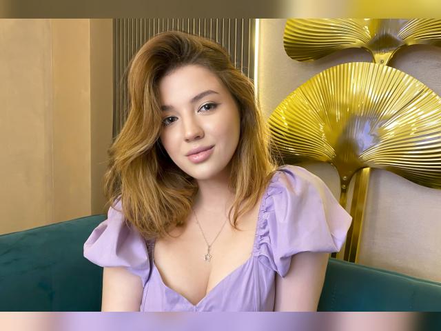 Welcome to cammodel profile for LauraS19: Nails