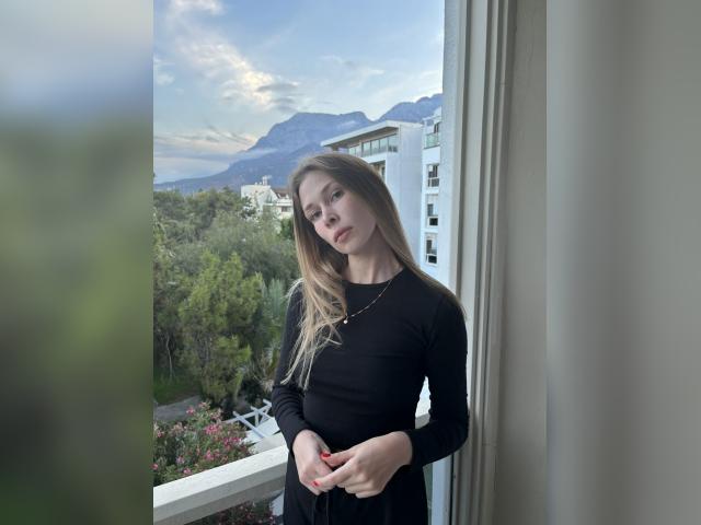 Welcome to cammodel profile for LimeMilk: Travel
