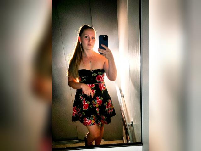 Welcome to cammodel profile for MissLilix: Kissing