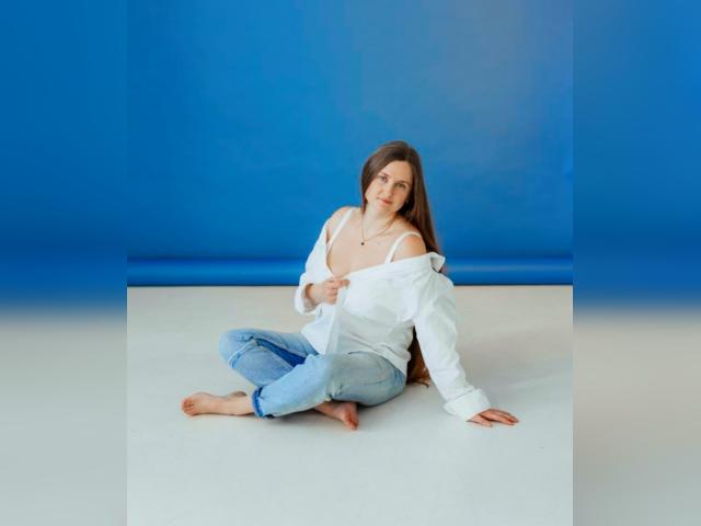 Explore your dreams with webcam model Seraphyne: Sports