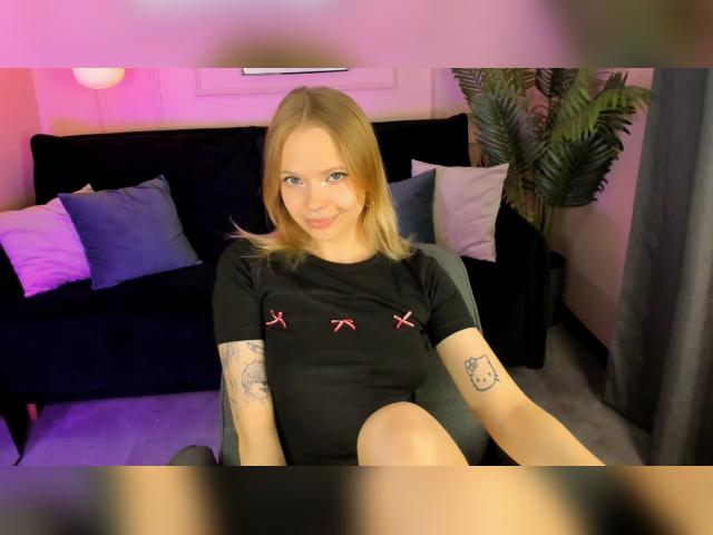 Adult chat with Lucyloy: Nails