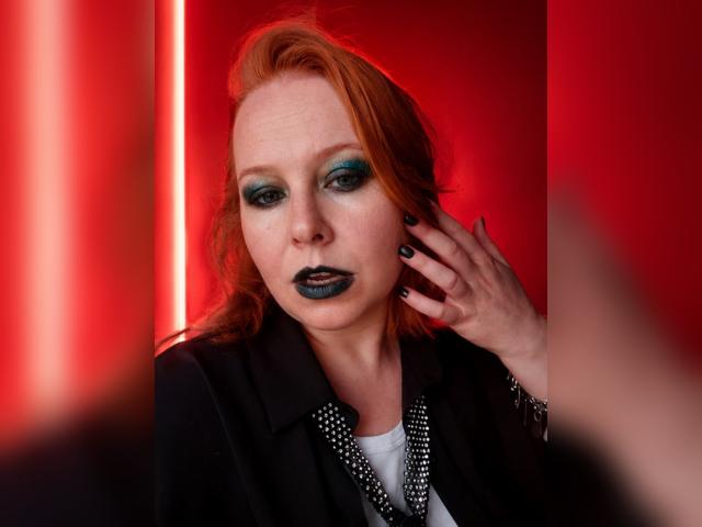 Welcome to cammodel profile for RedFoxMarta: Toys