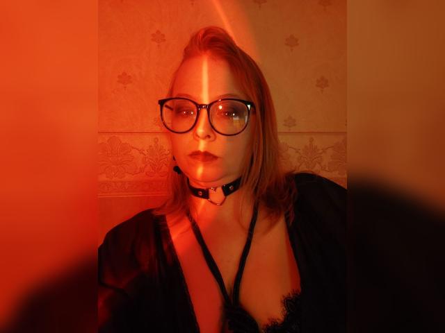 Welcome to cammodel profile for RedFoxMarta: Toys