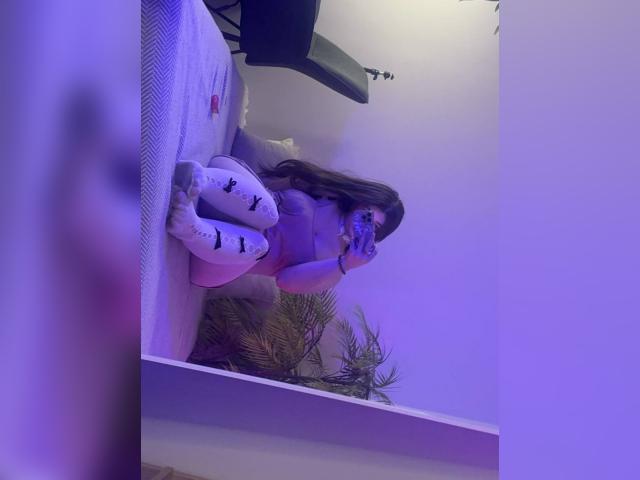 Welcome to cammodel profile for HaniaWish: Lingerie & stockings