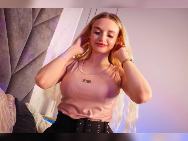 Adult chat with MilaLux: Nails