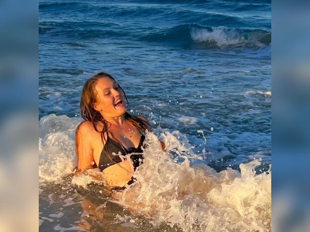 Welcome to cammodel profile for MissLilix: Kissing