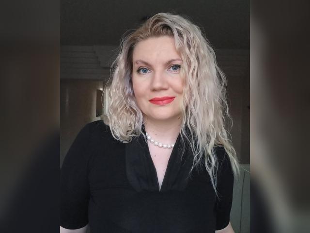 Welcome to cammodel profile for LadyMadrid: Dancing