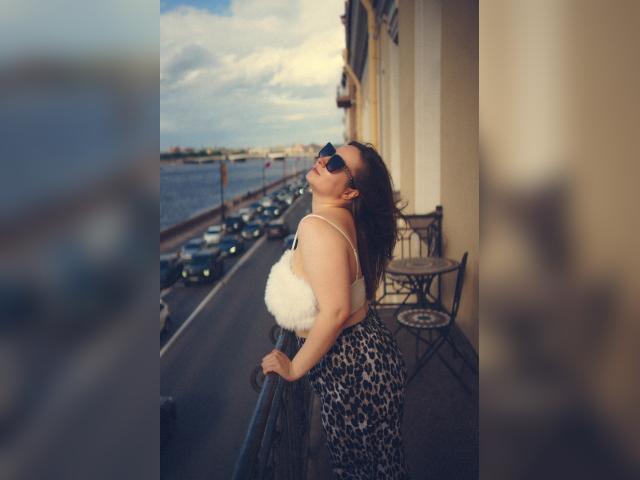 Connect with webcam model ViLattea: Nipple play