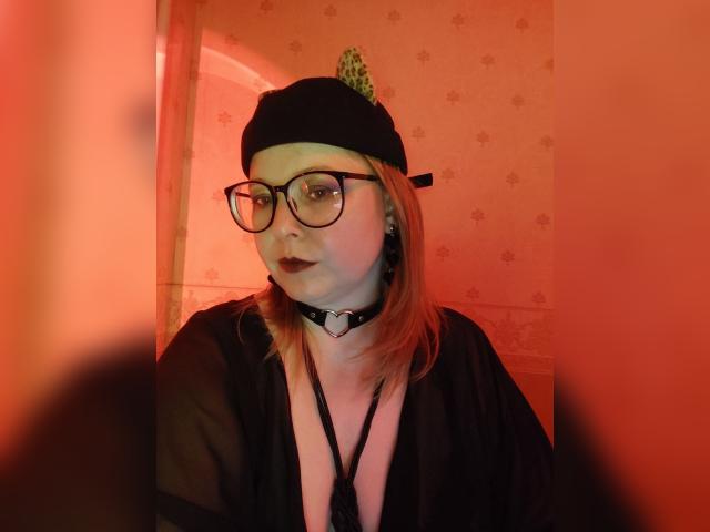 Welcome to cammodel profile for RedFoxMarta: Conversation