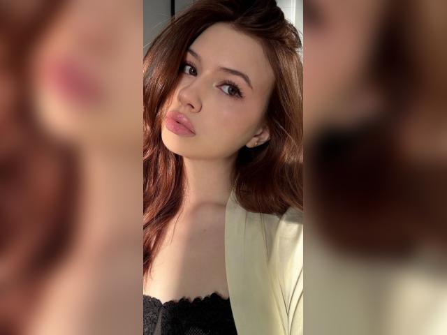 Connect with webcam model DaniellaLove: Art