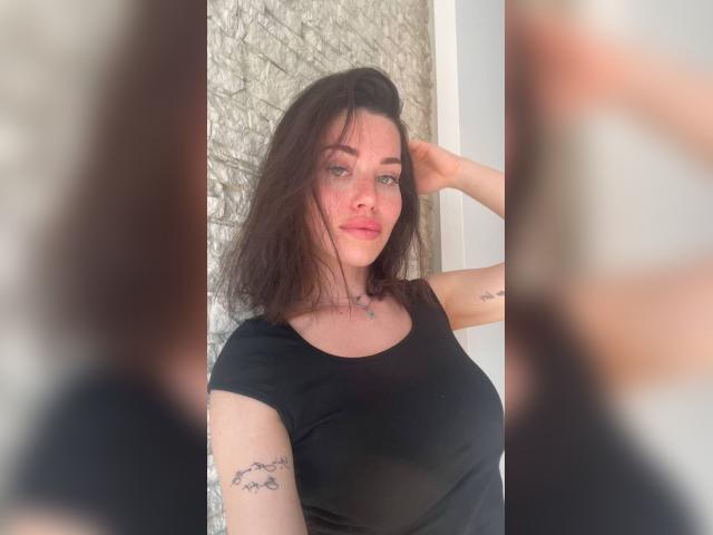 Welcome to cammodel profile for ElinRixi: Smoking