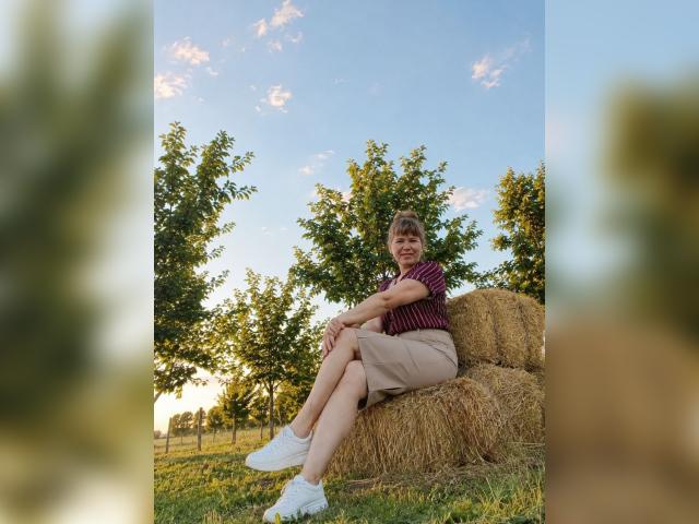 Find your cam match with Tersia: Ask about my Hobbies