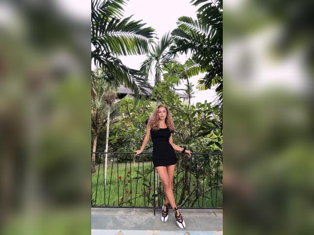 Why not cam2cam with Aureliya: Conversation