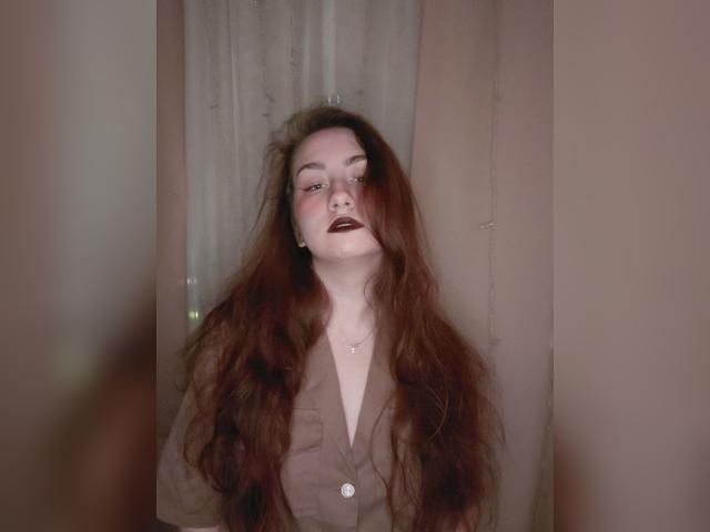 Welcome to cammodel profile for pollybloomm: Kissing