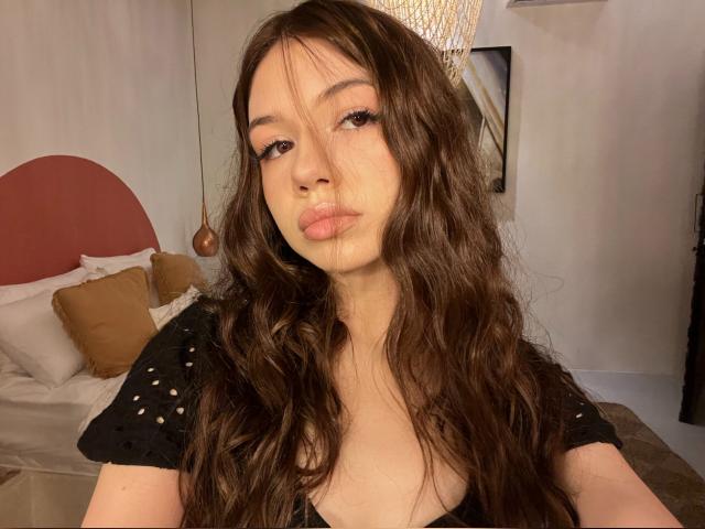 Adult chat with DaniellaLove: Conversation