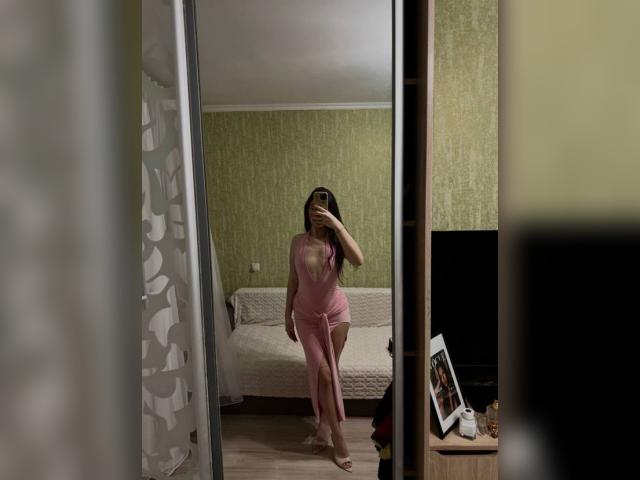 Welcome to cammodel profile for Hotgirl1: Legs, feet & shoes