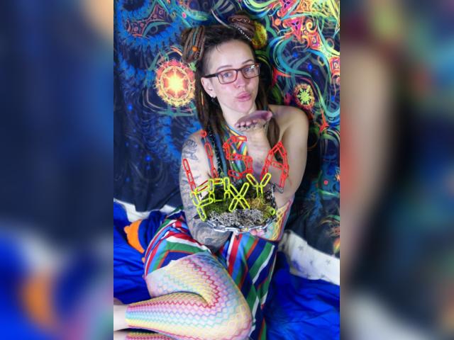 Adult webcam chat with LisaFoxy: Smoking