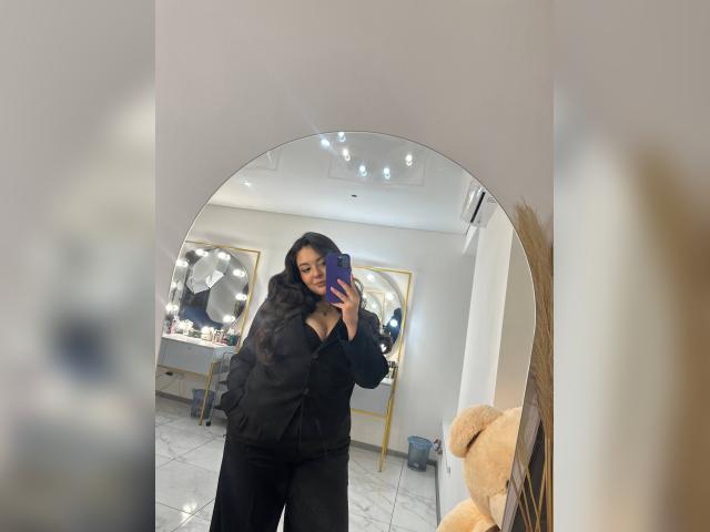 Connect with webcam model Adelina: Humor