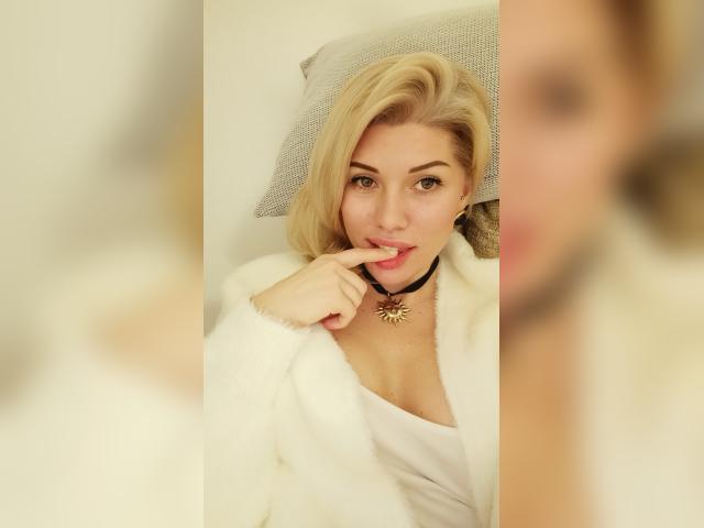 Welcome to cammodel profile for LindsiLuvviv: Lingerie & stockings
