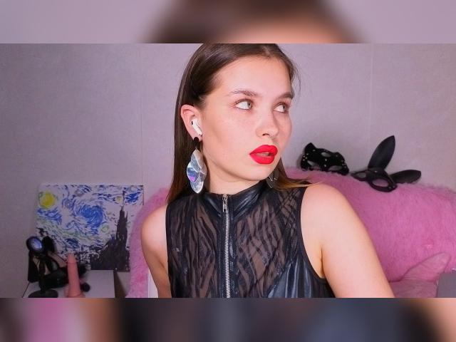 Find your cam match with CatherineKaris: Make up