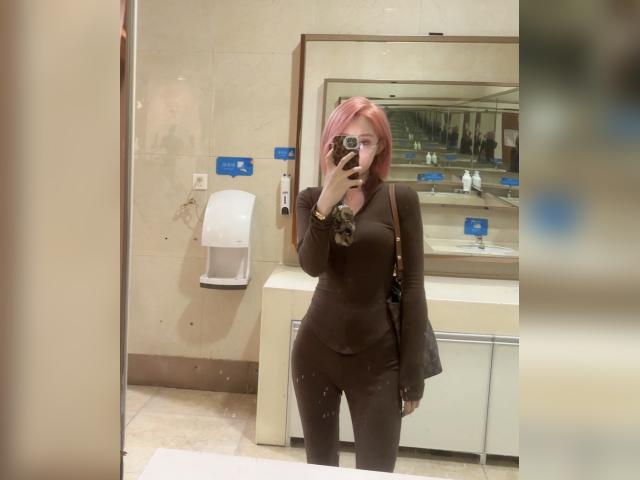 Adult chat with JennaLena: Piercings & tattoos