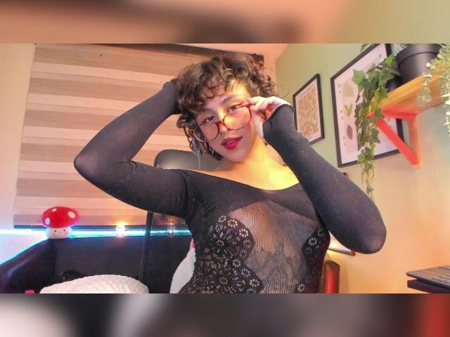 Welcome to cammodel profile for Lusiana: Leather