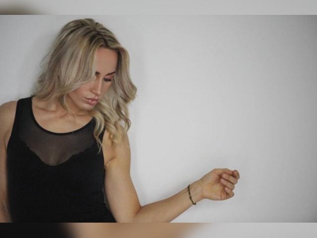Welcome to cammodel profile for Alicia3: Travel