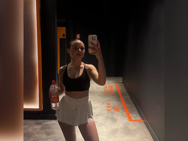 Adult chat with Beatifulrosa3: Dancing