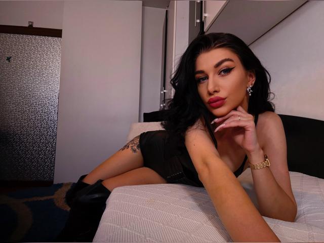 Explore your dreams with webcam model GoddessBlaze: Discipline
