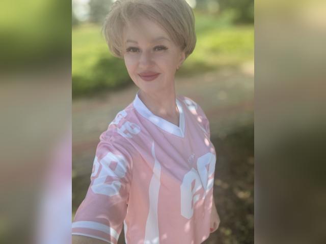 Welcome to cammodel profile for Lisicka27: Make up