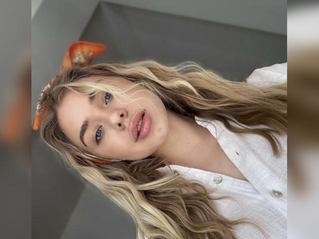 Why not cam2cam with aangeell: Art