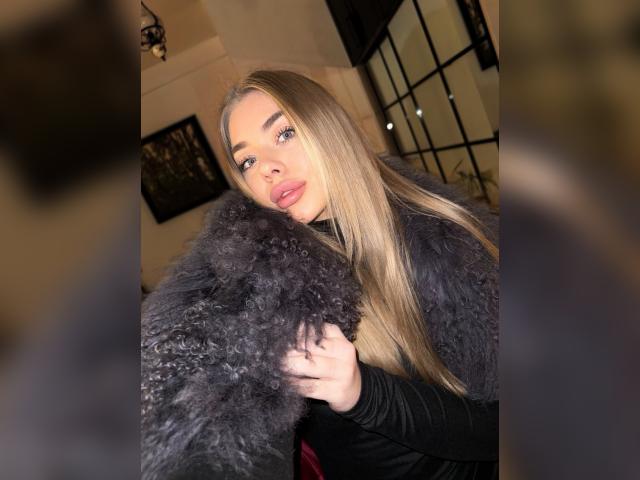 Adult webcam chat with aangeell: Make up