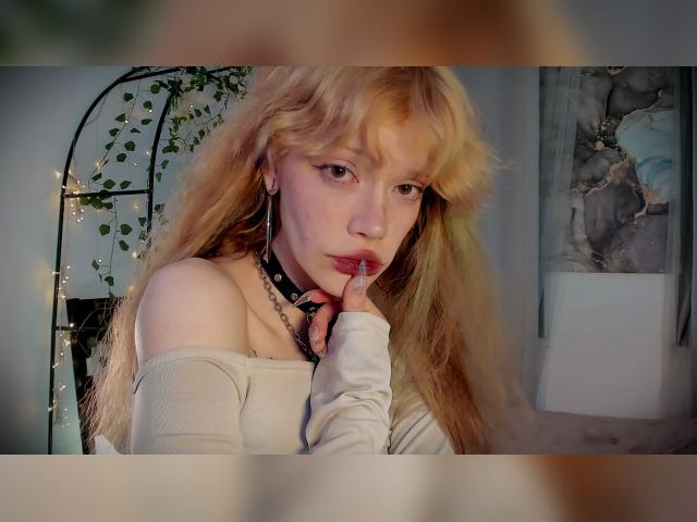 Welcome to cammodel profile for SweetMell: Latex & rubber