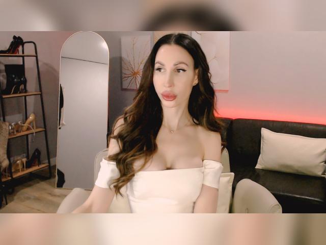 Welcome to cammodel profile for EllaSea: Legs, feet & shoes
