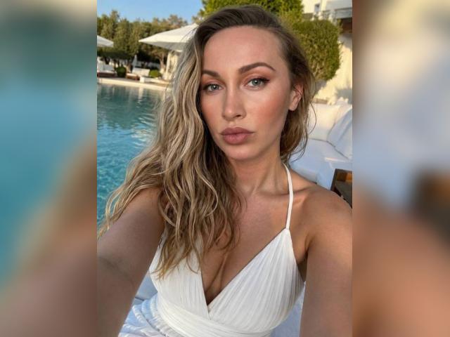Find your cam match with Alicia3: Movies/Cinema