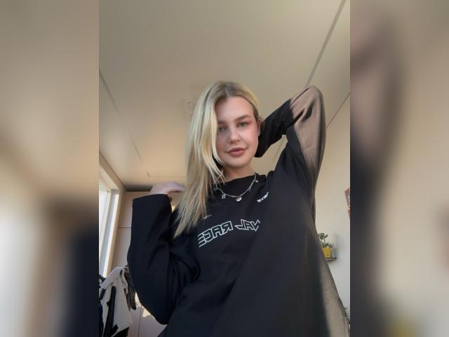 Adult webcam chat with alisasaint: Nails