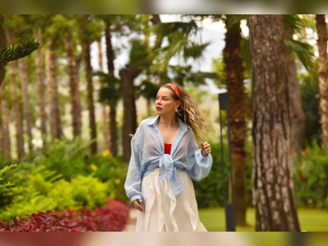 Why not cam2cam with LunaVell: Strip-tease
