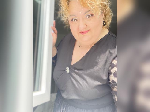 Adult chat with LadyNux: Ask about my other activities