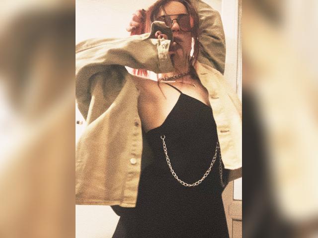 Adult webcam chat with FoxXx000: Strip-tease