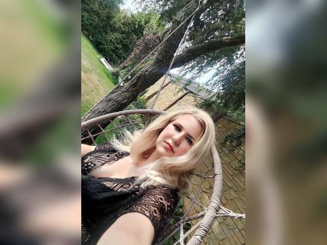 Adult webcam chat with MatureKitten69