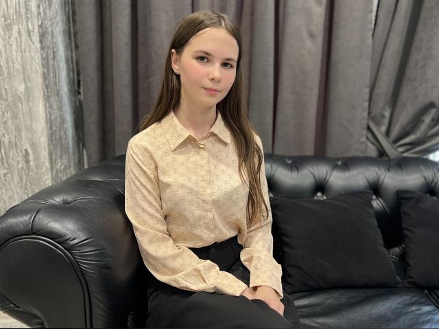 Connect with webcam model ThaliaC38: Outfits