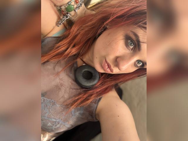 Adult chat with FoxXx000: Piercings & tattoos