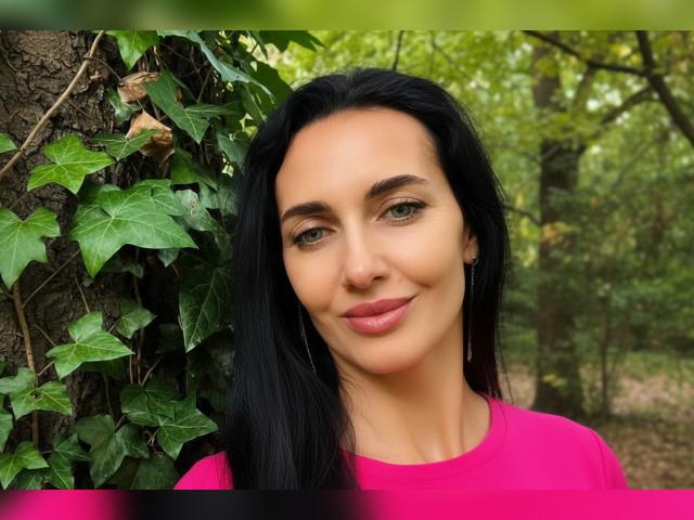 Welcome to cammodel profile for EvaDesire: Dancing